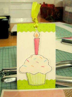 making birthday cards cupcake